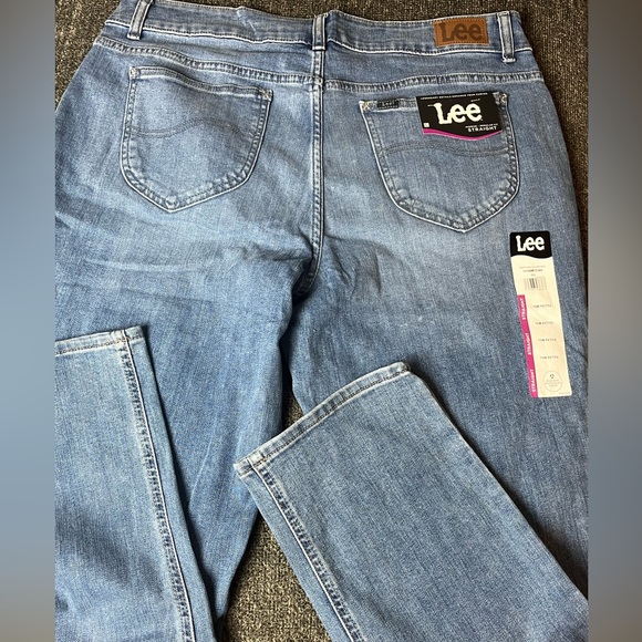 Woman’s Lee Midrise Regular Fit Straight jeans size: 18W petite (NWT) - Picture 2 of 4